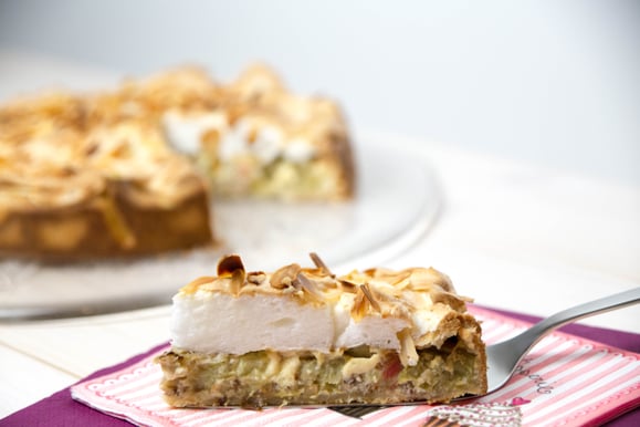 Steamhaus - Rezept für Kombi-Steamer und Dampfgarer: Merengierter Rhabarberkuchen mit Mandelsplitter.