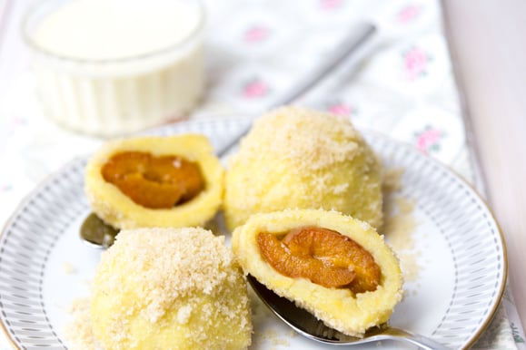 Aprkosenknödel aus dem Dampfgarer.