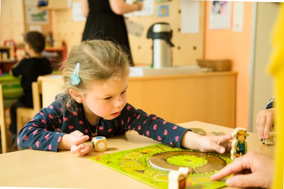 mädchen-im-vinco-heilpädagogischer-kindergarten