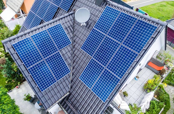 Photovoltaikanlage mit Speicher - Komplettpaket © iKratos