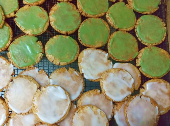 白砂糖と抹茶糖せんべい