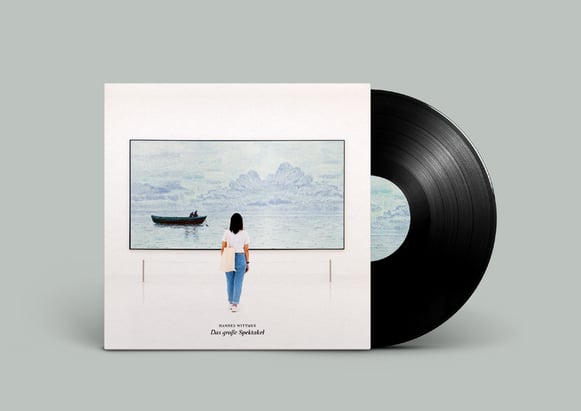 Das Artwork ist von Denise Henning, das Gemälde stammt von Hannes Wittmers Opa Erich Keller.