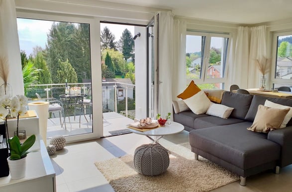barrierefreie Ferienwohnung Senta für bis zu 2 Personen, Balkon mit Blick über das Saartal