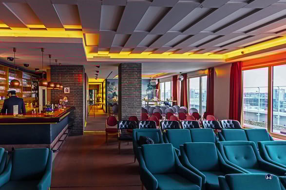 Blick in die eigens mit zusätzlichen Stühlen bestückte Pan Am Bar. Noch bevor die Gäste kamen war ich bereits mit der Kamera tätig.