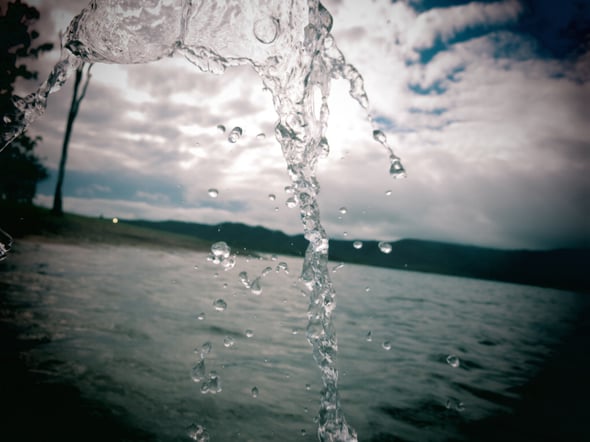 水遊びは必ずムキになります