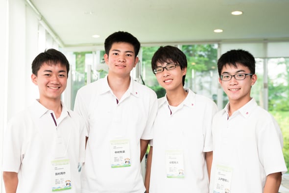左から　田村周作くん(3年)、中村有亜くん(3年)、 小関光太くん(2年)、入戸野暉人くん(3年)