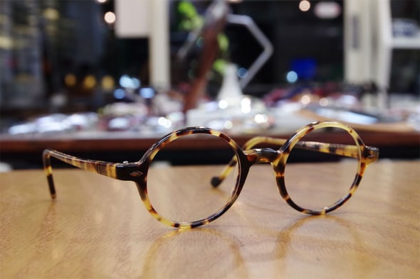 だてめがね仕様にレンズを入れ替え