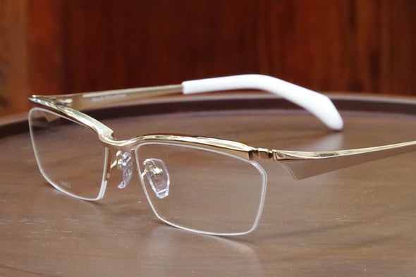 肉太ゴールドリムは実は軽量でかけ心地も良い。　渋い！