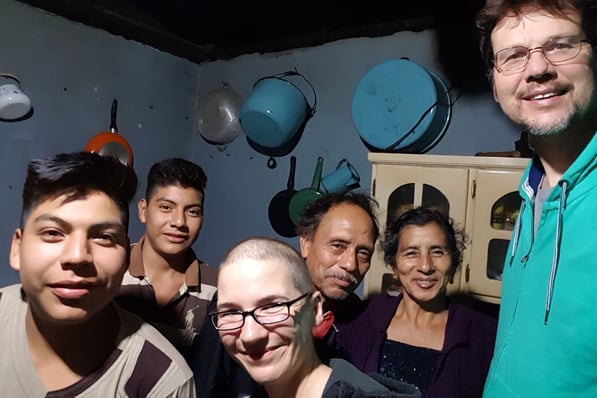 v.l. Galindo, Gerado, Steffi, Genaro, "Mama Linda", Gerrit