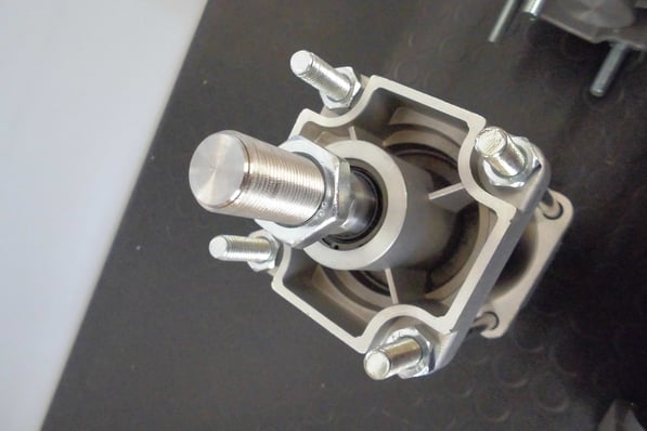 cilindri pneumatici Kompaut serie cnomo (c.n.o.m.o.)