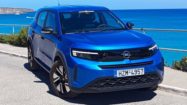 SUV Opel Frontera hybrid - Automatik 