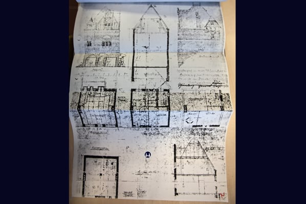  Zeichnung zur Einholung der polizeilichen Erlaubnis vom 9. Juli 1904. Offenbar gab es gegenüber der späteren Bauausführung einige Änderungen. 