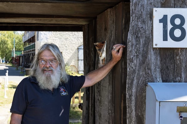 Zum Schluss unserer Führung wurde Ralf Kleber noch einmal sehr nachdenklich. Man darf nicht vergessen: Das über Jahrzehnte aufgebaute Lebenswerk der Clubmitglieder und damit auch sein persönliches Engagement stehen zur Disposition.