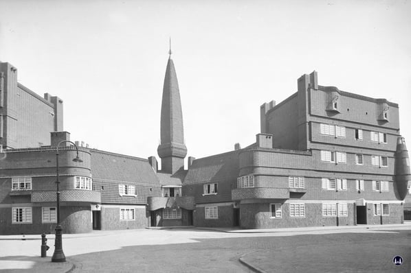 Der Amsterdamer Wohnkomplex "Het Schip", Hembrugstraat, um 1940. Foto: Gemeente Amsterdam Stadsarchief.