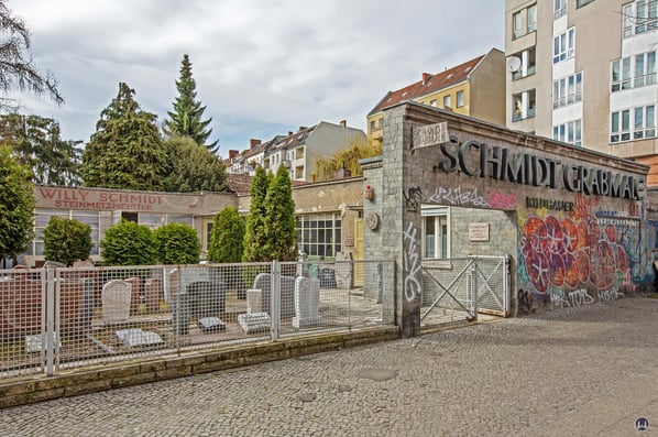Mit "Schmidt Grabmale" wurde der letzte Betrieb seiner Art in Neukölln geschlossen