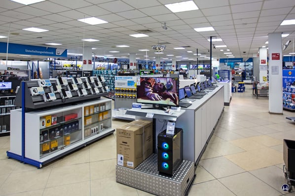 Blick in die Filiale Berlin-Hasenheide, 2.OG, im Sommer des Jahres 2022.