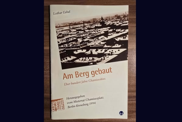 "Am Berg gebaut". Broschüre, Herausgegeben vom Mieterrat Chamissoplatz.
