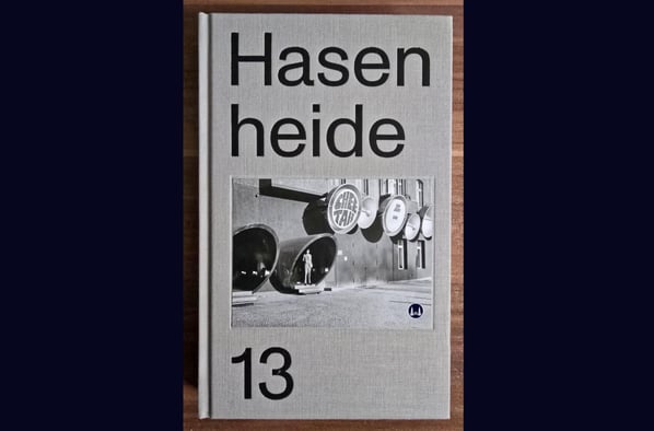 Das Buch "Hasenheide 13" das Lothar Uebel im Auftrag der "Sammlung Wemhöner" anfertigte, beschäftigt sich mit dem Werdegang des Gebäudes, in dem später nach einem Festsaal und Kino, die weithin bekannte Diskothek "Cheetah" ansässig war.