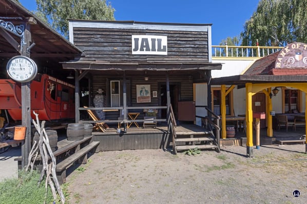 Keine Nordamerikanische Stadt ohne Sheriff und einem Jail (Gefängnis). Schon mancher Ehemann soll hier auf Geheiß der Ehefrau "eingesperrt" und erst unter dem Versprechen ewiger Treu entlassen worden sein...