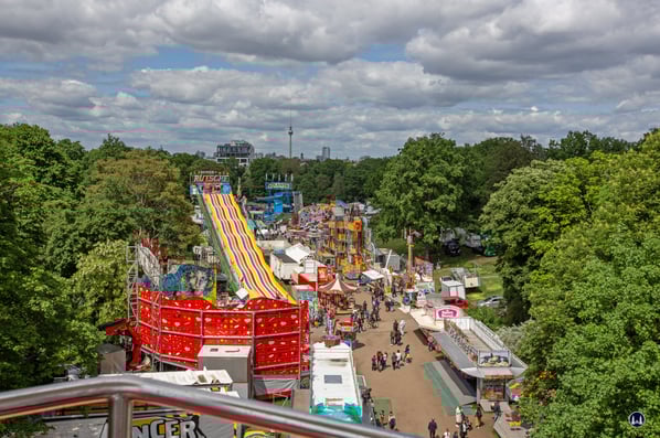 Blick vom Riesenrad auf den nördlichsten Teil der "Neuköllner Maientage".