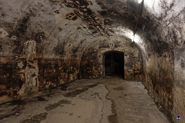 Blick in eines der Nebengewölbe. 