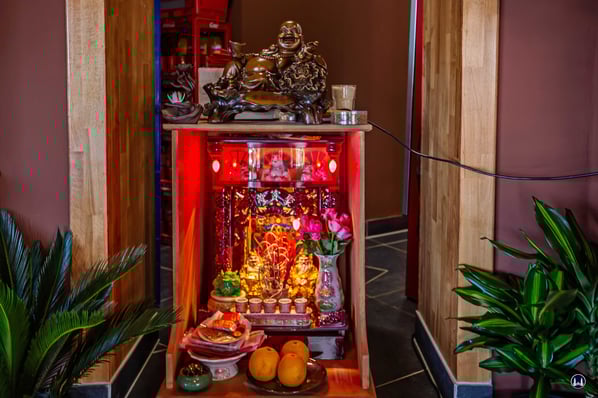 Auch die verstorbenen Ahnen nehmen Anteil am Leben der Menschen. Gern belohnt man sie mit Früchten oder kleinen Speisen.