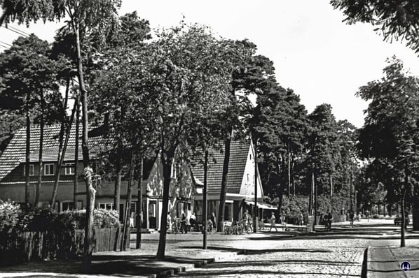 Läden in der Erich-Klausener-Straße.