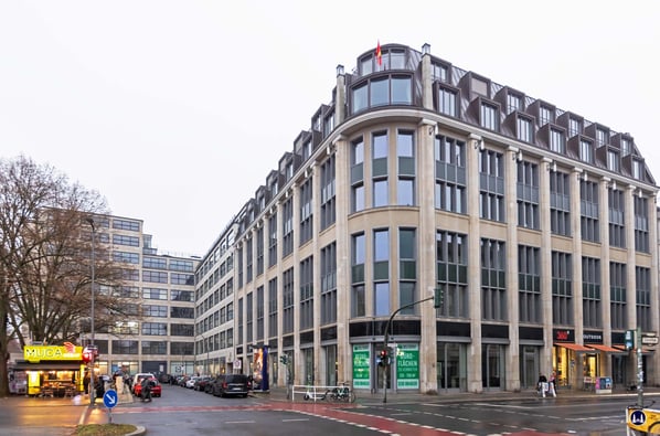 1996 wurde das "Golem IT-Onlinemagazin" in einem Büro im ehem. Kaufhaus der Damenmantelfabrik R. M. Maassen am Oranienplatz gegründet.