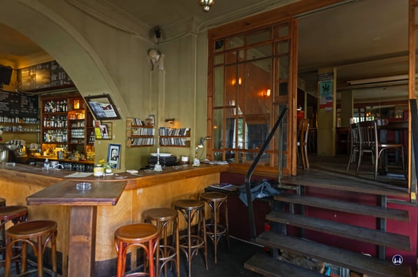 Mit dem WATT stirbt eine der letzten Künstlerkneipen, die den Charme des Pankower Ortsteils Prenzlauer Berg ausmachten. Schade.