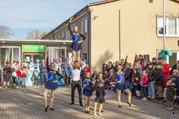 Da gehört schon einiges dazu, um die Hebefigur so hinzubekommen...