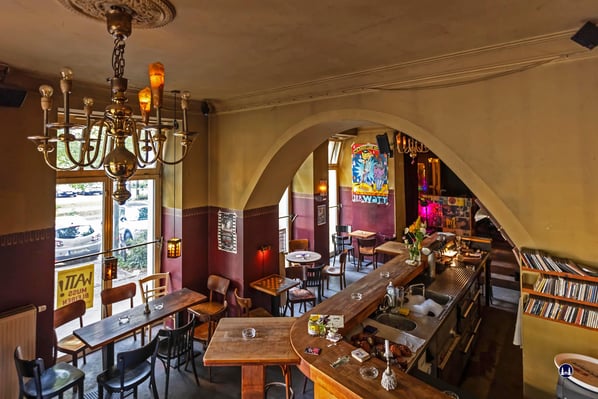 Das der Standort eine lange Tradition als Eckkneipe hat, ist den Räumen des WATT bis heute anzumerken...