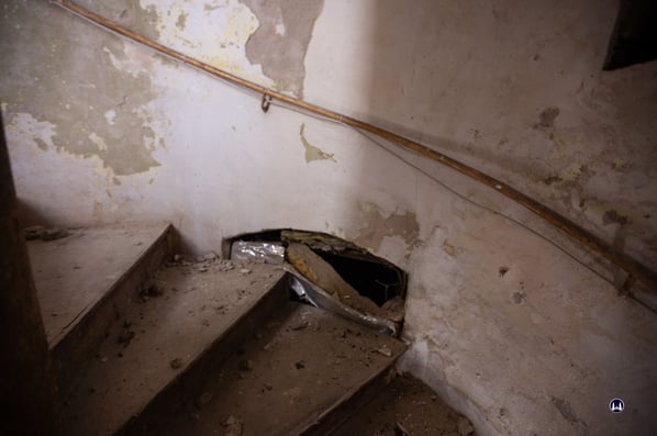 Weitere Fensteröffnung an der Wendeltreppe kurz vor der 1. Etage.