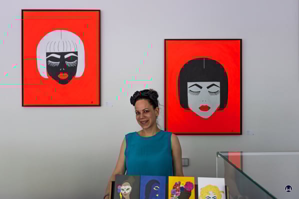 Anja Singh in ihrer Pop Art Pop Up - Ausstellung in der Potsdamer Straße