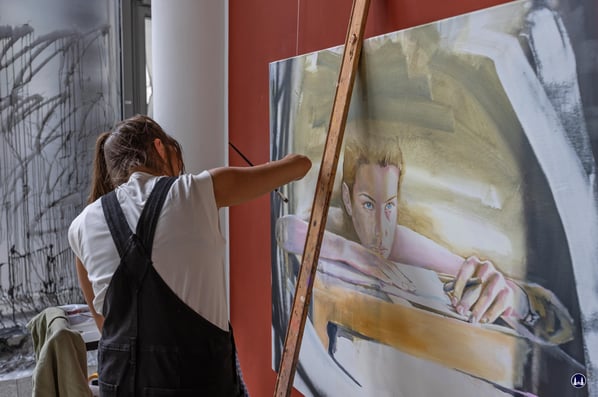 Anna Borowy beim Livepainting in der Notagallery am Potsdamer Platz.