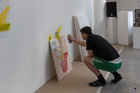 Bereits ein Bild wurde von Luca Giuseppe Gennaro beim Livepainting in der Notagallery bereits fertiggestellt.