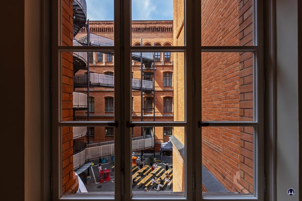 Interessante Ein- und Ausblicke gab es jedoch nicht nur in Sachen der aktuellen Politik: Eine gewichtige Rolle spielte auch der Ort der Veranstaltung selbst - das 1869 nach Plänen des Architekten Friedrich Waesemann fertiggestellte "Rote Rathaus". 