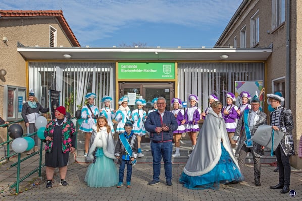 "Erna", die Prinzenpaare und unser Bürgermeister - jeder ist zufrieden und amüsiert sich.