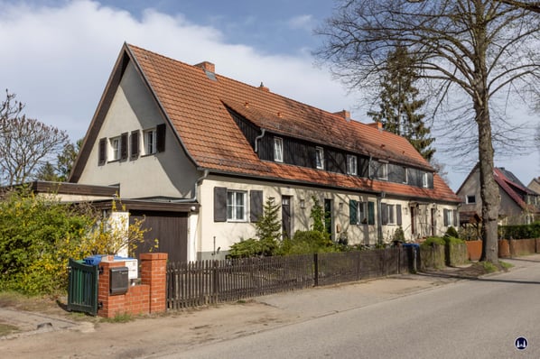 Etwas kleiner als der zweigeschossige Einlieger - Reihenhaustyp am Brandenburger Platz sind die anschließenden, sich ebenfalls in der Erich - Klausener - Straße befindlichen Reihenhäuser von der Gagfah konzipiert worden.
