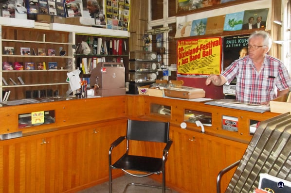 Musikhaus Bading in Berlin - Neukölln, Karl - Marx - Straße. Herr Dieter Götz.