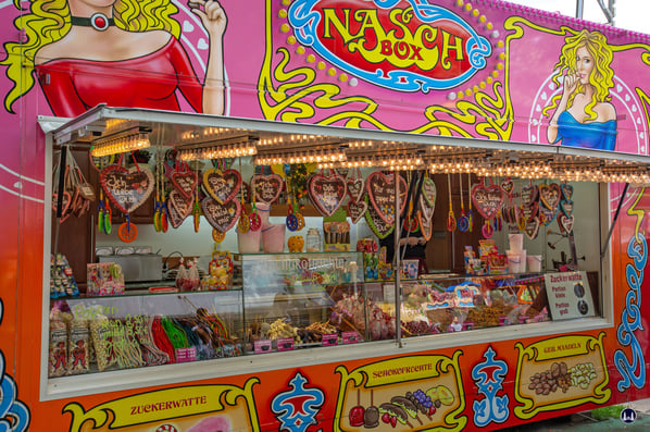 Klar, Naschzeug in nahezu endloser Auswahl gehört dazu.