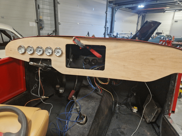 Ajustage du tableau de bord de la Spartan