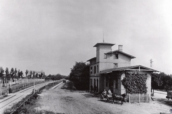 Die Königliche Militär-Eisenbahn Der Bahnhof Marienfelde der Dresdner Bahn mit dem Militärgleis.