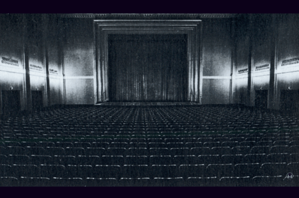 Das Tempelhofer Tivoli an der Friedrich - Karl - Straße. Blick in den Kinosaal.