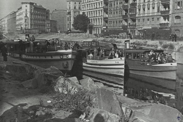 Blick auf den Anleger Kottbusser Brücke in den 1950er Jahren.
