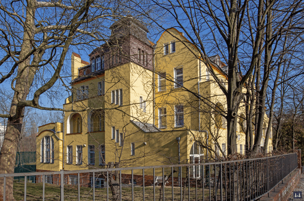 Die Kuranstalt Berolinum an der Lankwitzer Leonorenstraße. Seitenansicht der Fassade.