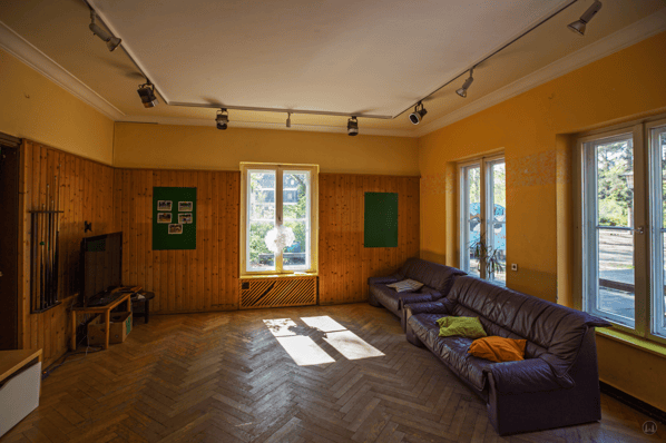 Lortzingclub in Berlin - Lichtenrade. Blick ins ehemalige zweite Büro.