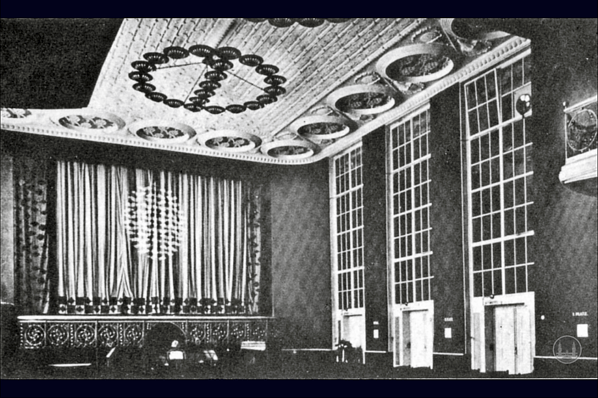 Bruno Taut Haus Berlin-Kreuzberg. Kino Eden-Palast am Kottbusser Damm 2-3. Blick auf die Leinwand.