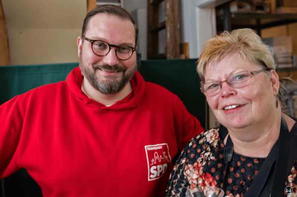 Jens Fischwasser mit Frau Marlies Königsberg von der Unternehmer Initiative Tempelhofer Damm e. V..