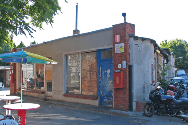 Das Gebäude der ehem. Tankstelle an der Schöneberger Straße.