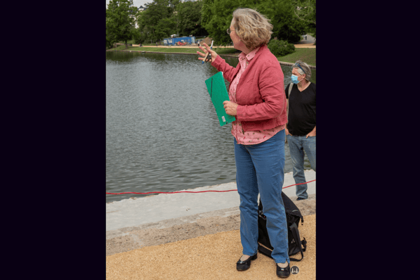 Ehemaliges Restaurant Wilhelm Freiberg Berlin - Mariendorf. Bezirksstädträtin Christiane Heiß während ihrer Eröffnungsrede.
